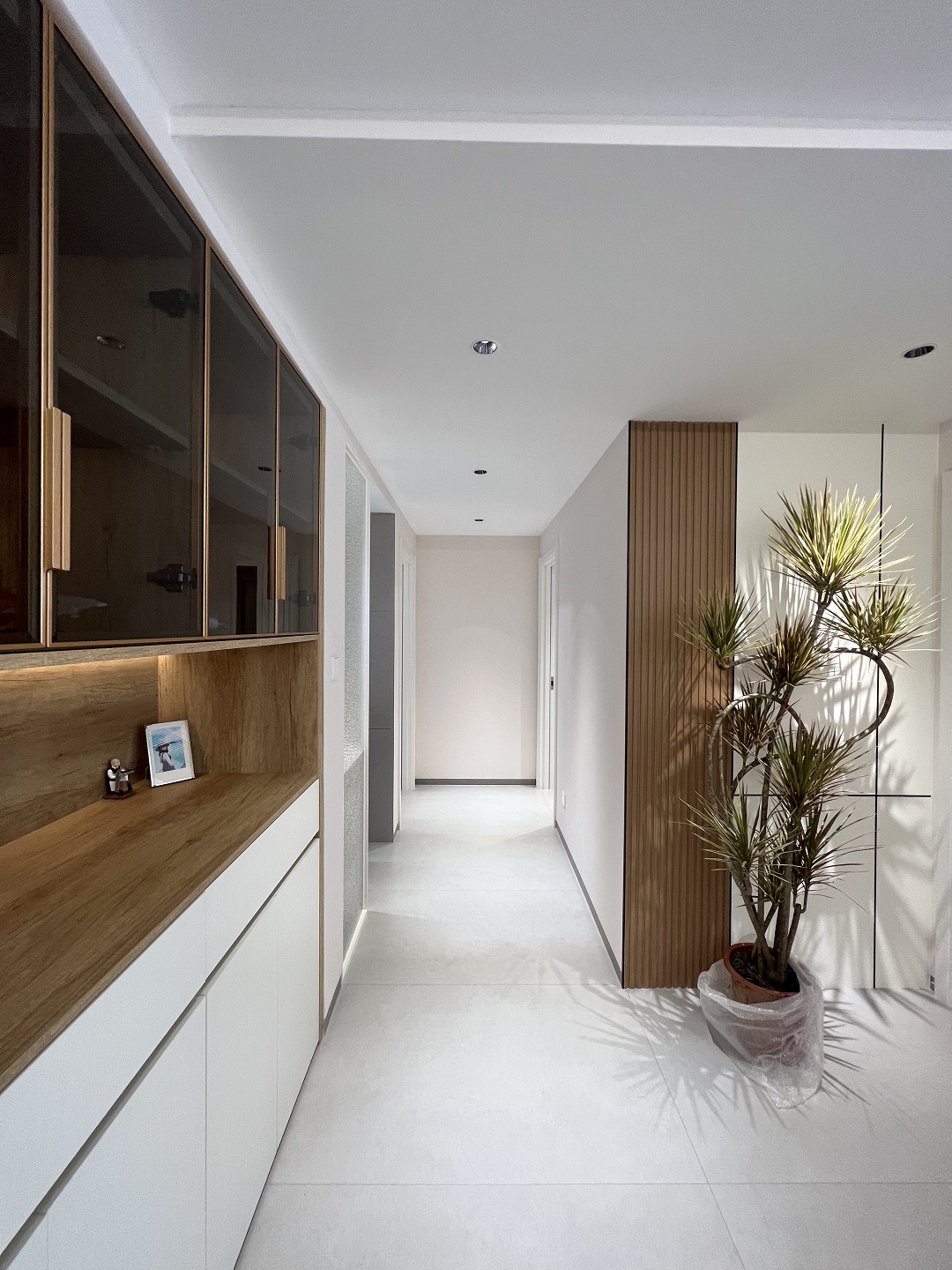 南寧二手房全拆裝修有哪些要注意？現(xiàn)代簡約-走廊