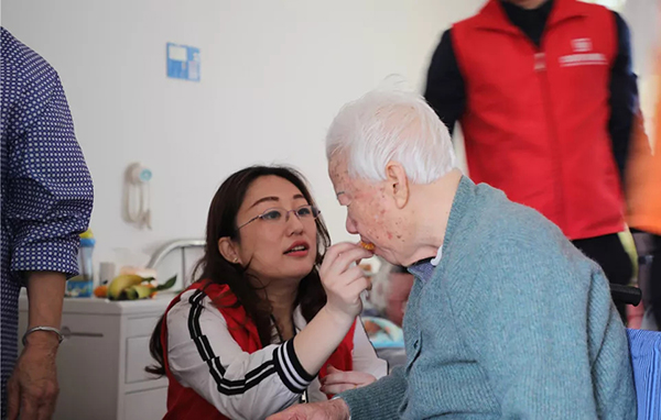 【先鋒引領(lǐng)，凝心聚力】三月學(xué)雷鋒，情暖敬老院